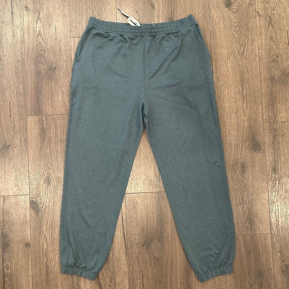 Vuori Boyfriend Jogger in Sea Pine Heather Green Large Relaxed DreamKnit